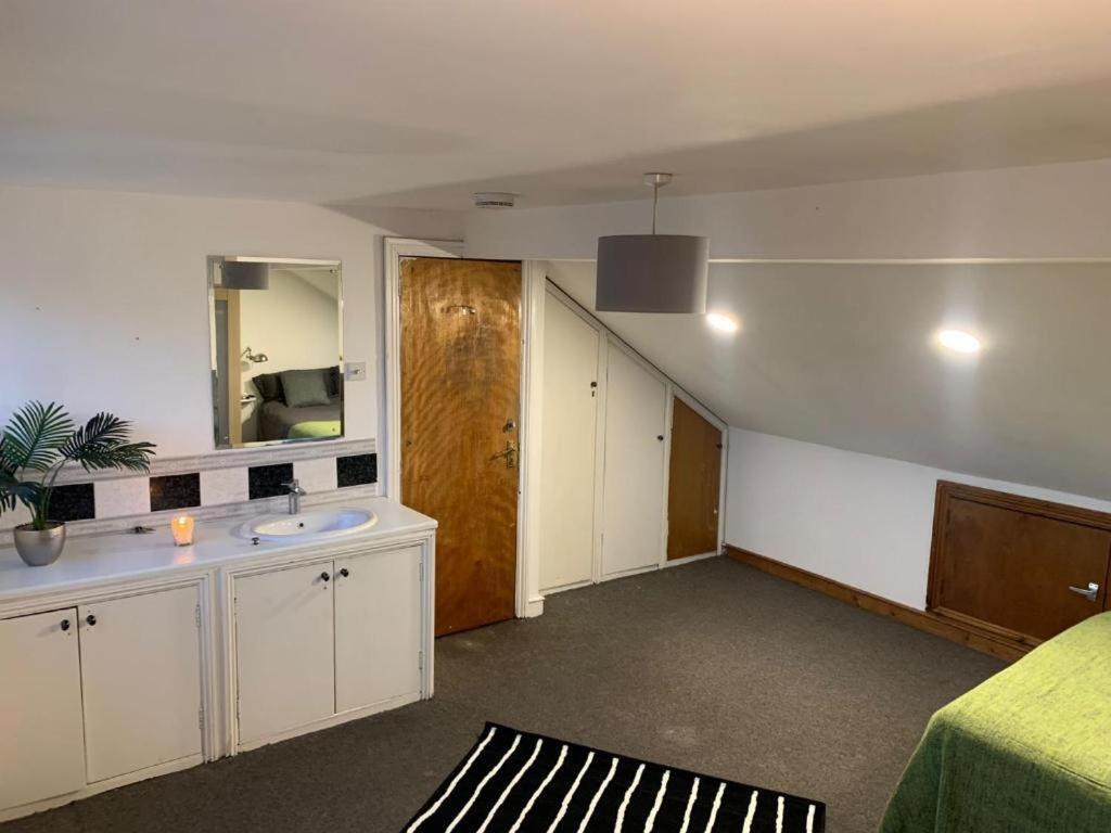 Guest House Balham, South London Spacious, Lambert, 6 Rooms Available חדר תמונה